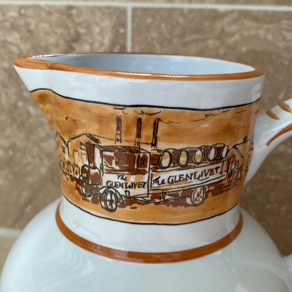The Glenlevit 12 yr Scotch Whiskey porcelain pitcher :: Made in Revol France - Picture 2 of 7